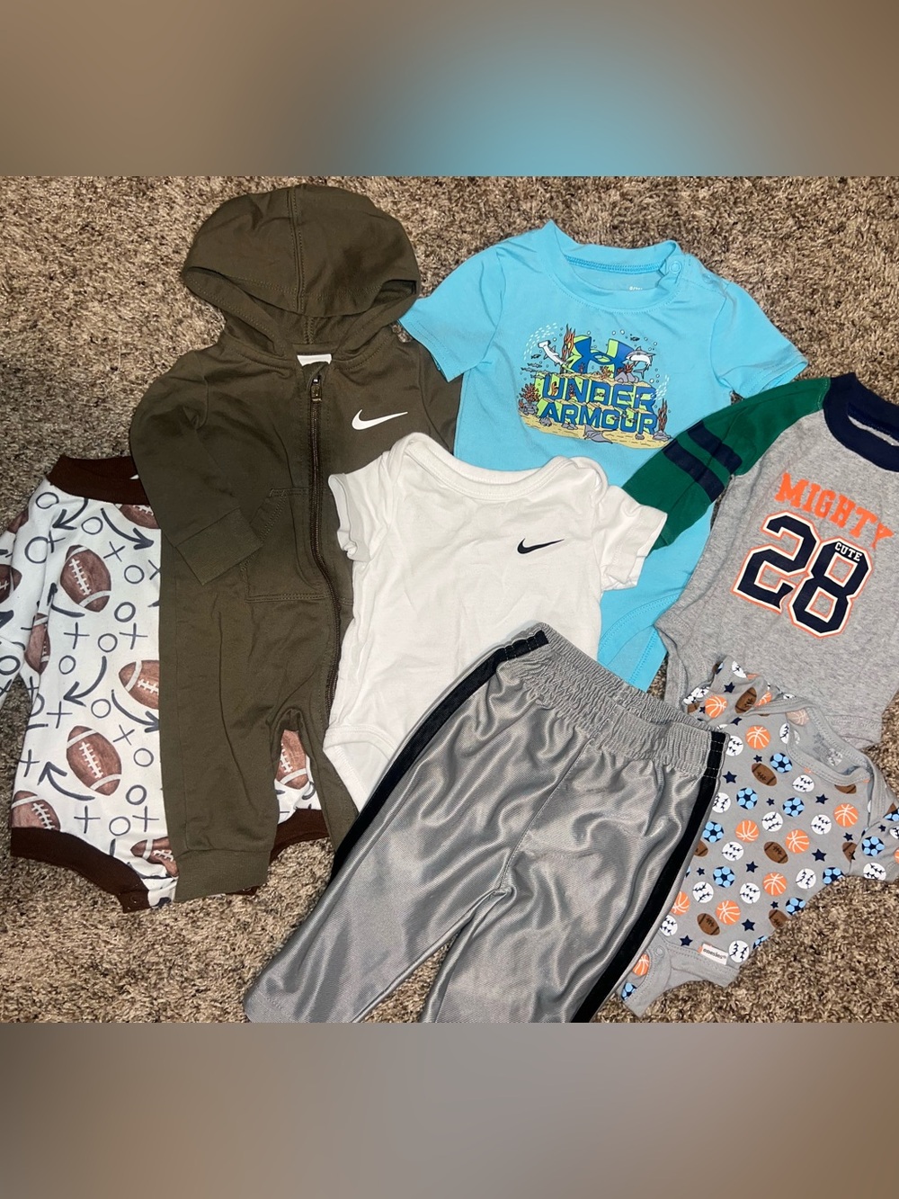 Baby Bundle Nike Sporty Football Onesie Infant Pajamas 0/3 Months